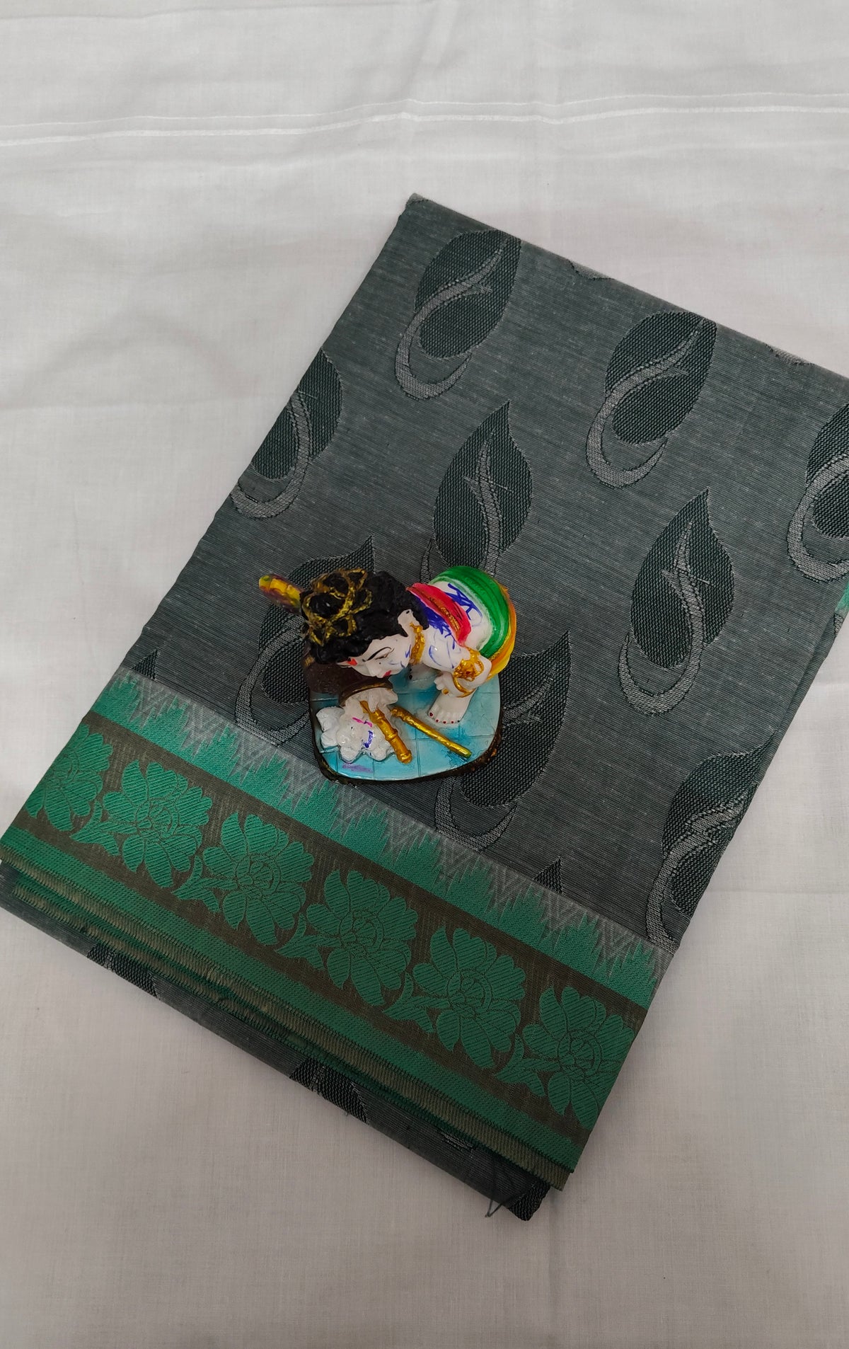 Nagamam Empose Cotton Saree with Leaf Motifs and Green Border